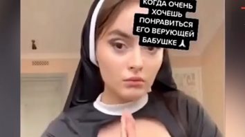 Modelul rus Yana dansează într-o ţinută de călugăriţă sexy