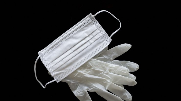 Ungureanu cere demiterea șefului Unifarm: Erau măşti non-medicale care erau folosite pentru zugravi