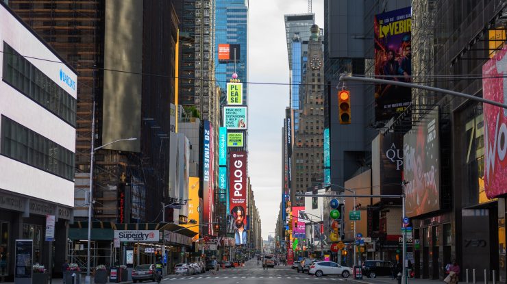 „Opriți izolarea! Deschideți orașul, acum!”. New York-ul moare, străzile sunt goale, iar oamenii sunt în pragul sărăciei