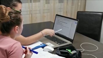 Efectele școlii online: Părinții elevilor, între dezamăgire, temeri și avantaje