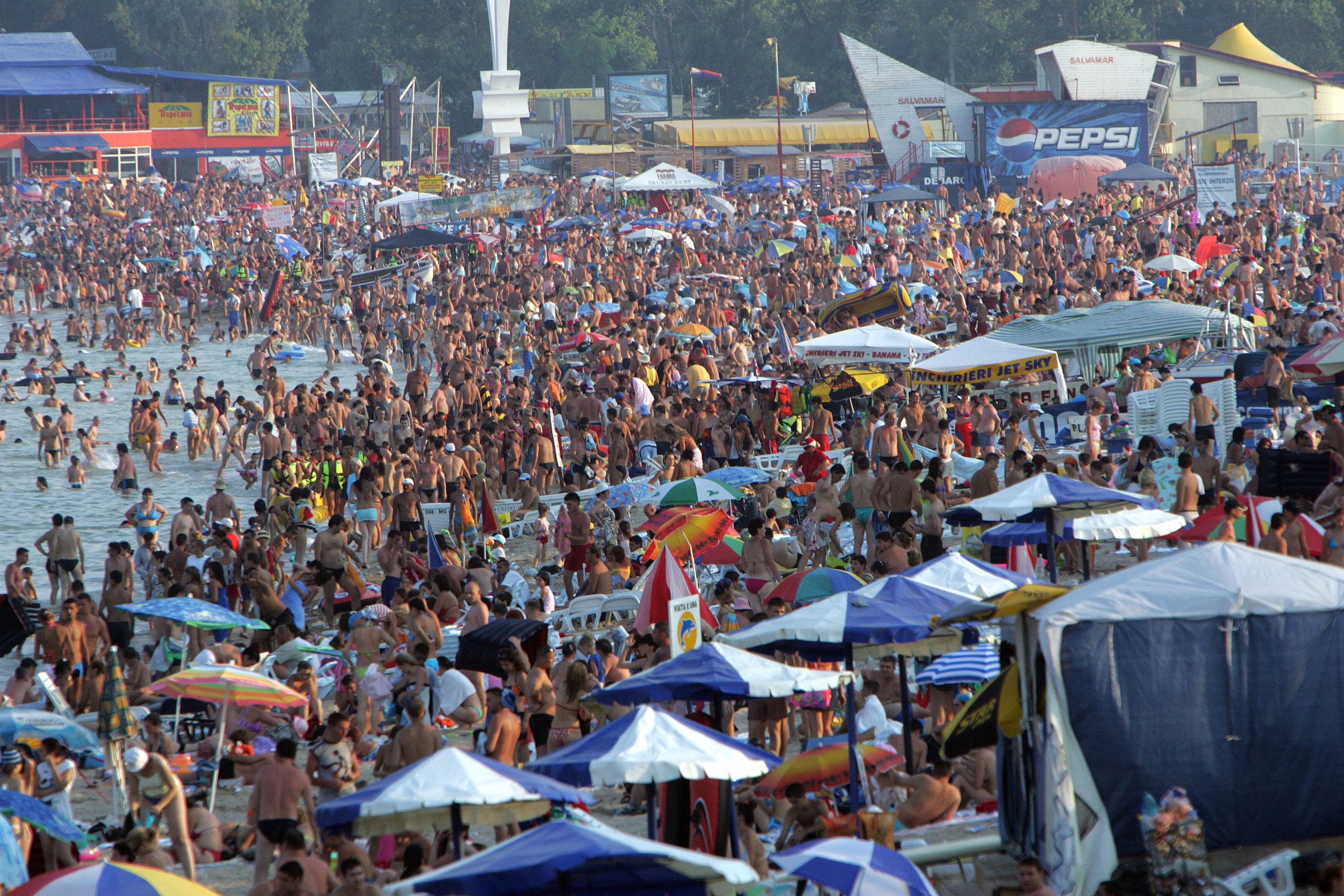 Liber la vacanță! Tătaru: „Ne gândim să deschidem terasele de la 1 iunie şi plajele de la 15 iunie”