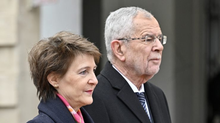 Președintele Austriei prins la restaurant după ora 23:00. Cum a justificat încălcarea restricției