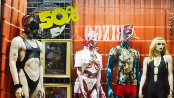 Solidaritatea într-o altă formă: un sex shop din Spania oferă jucării sexuale celor din linia întâi