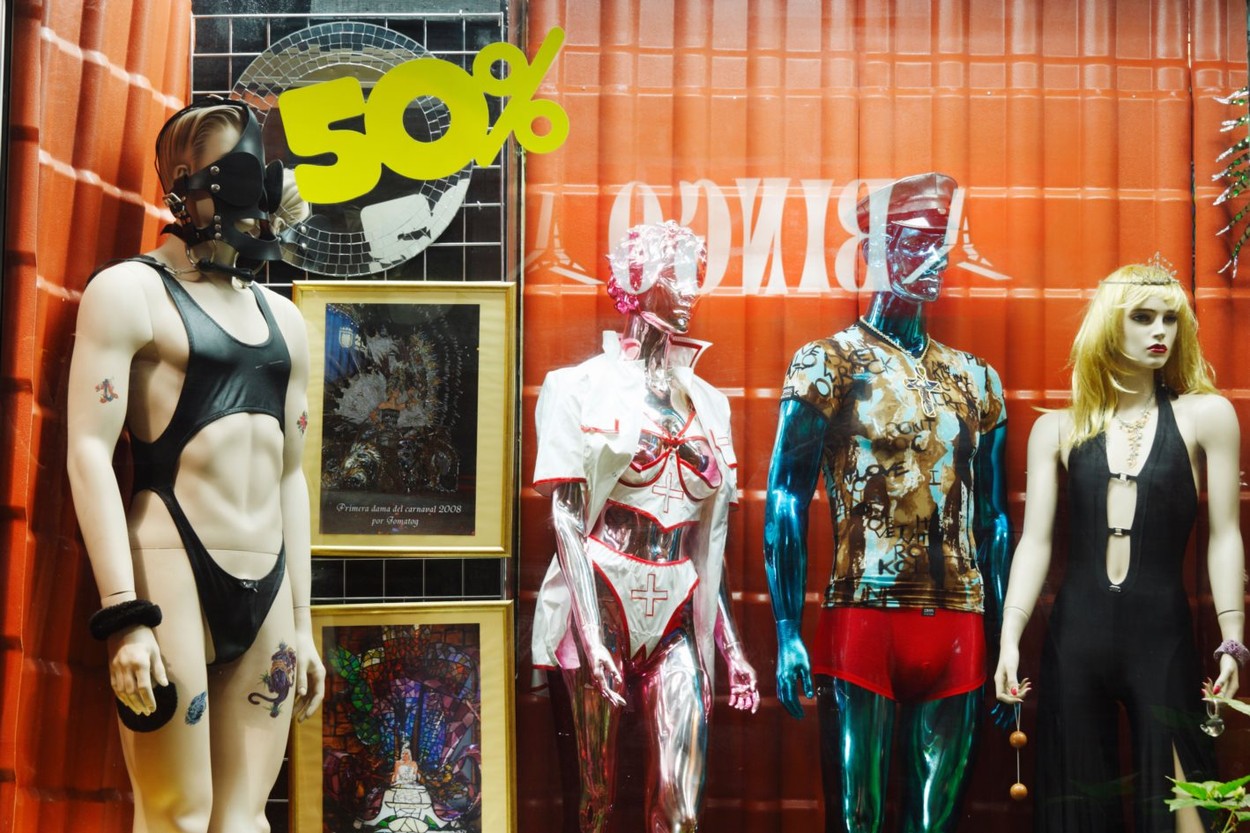 Solidaritatea într-o altă formă: un sex shop din Spania oferă jucării sexuale celor din linia întâi