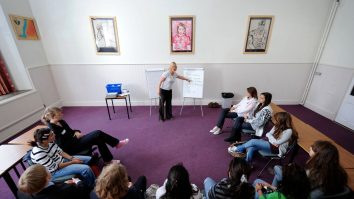 Profesorii britanici sabotează planul guvernului de a reveni în şcoli