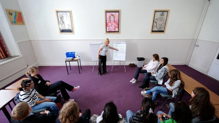 Profesorii britanici sabotează planul guvernului de a reveni în şcoli