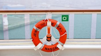 14 români, în greva foamei pe un vas de croazieră: „Ne simţim ca nişte ostatici”