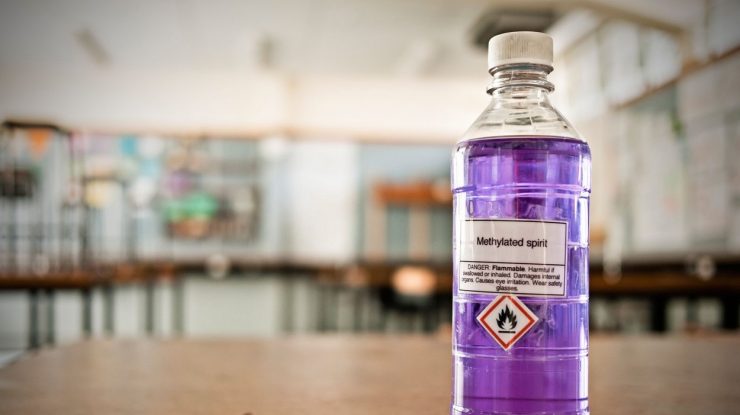 Dosarul spirtului contrafăcut: Audieri, percheziții și 10 oameni morți