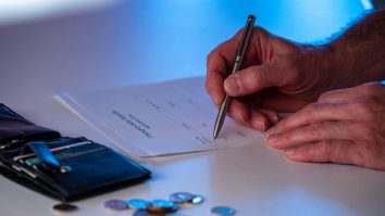 Coronavirusul ar putea transforma jumătate din angajați în șomeri. Salariații din comerț, producție și HORECA sunt cei mai vulnerabili