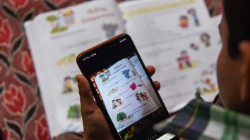 Școala online poate dăuna vederii copiilor. Telefonul, tableta și monitorul sunt cele mai periculoase dispozitive, spun oftalmologii