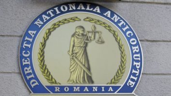 Corupție pe timp de epidemie. Polițist reținut după ce ar fi cerut mită 1,1 milioane de euro