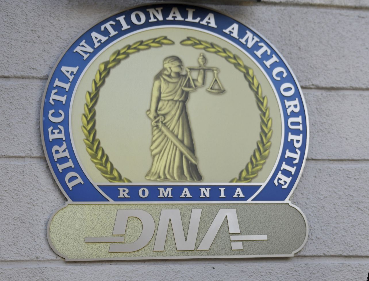 Corupție pe timp de epidemie. Polițist reținut după ce ar fi cerut mită 1,1 milioane de euro