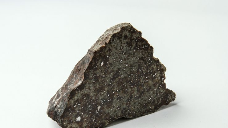 Iași: Un profesor ar fi găsit un fragment de meteorit, după ce localnicii au auzit un zgomot puternic