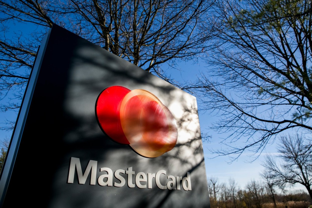 Mastercard şi Visa au oprit procesarea plăţilor pe platforma Pornhub
