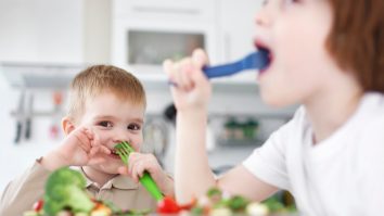 Chiar dacă e izolare, nu e loc de alimente nesănătoase. Tu știi ce să-i pui copilului tău în farfurie?