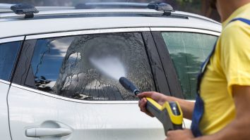 Vrei să scapi de cozile de la spălătoriile auto? Din 15 mai, te poți programa online