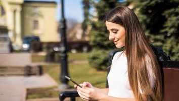 Prima stradă „smart“ din țară, la Cluj. Vei găsi bănci cu încărcător și stâlpi cu Wi-Fi