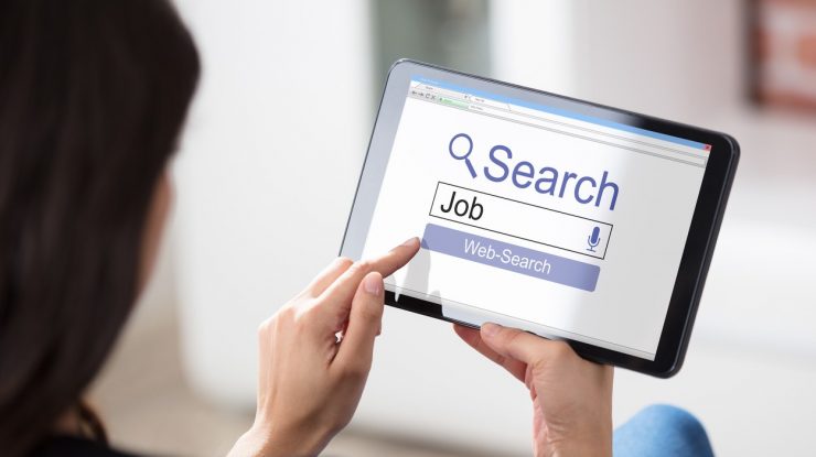 700.000 de români își caută un nou job, jumătate din ei fiind cei întorși din străinătate