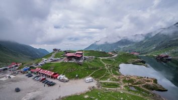 Contradicțiile stării de alertă: Poți merge la munte, dar nu ai unde să stai