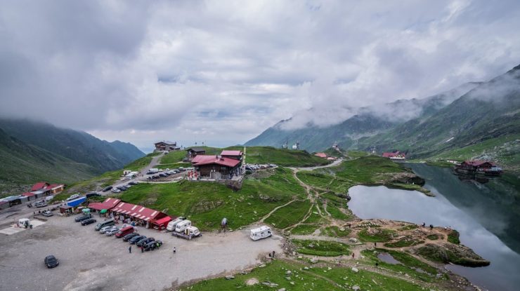 Contradicțiile stării de alertă: Poți merge la munte, dar nu ai unde să stai