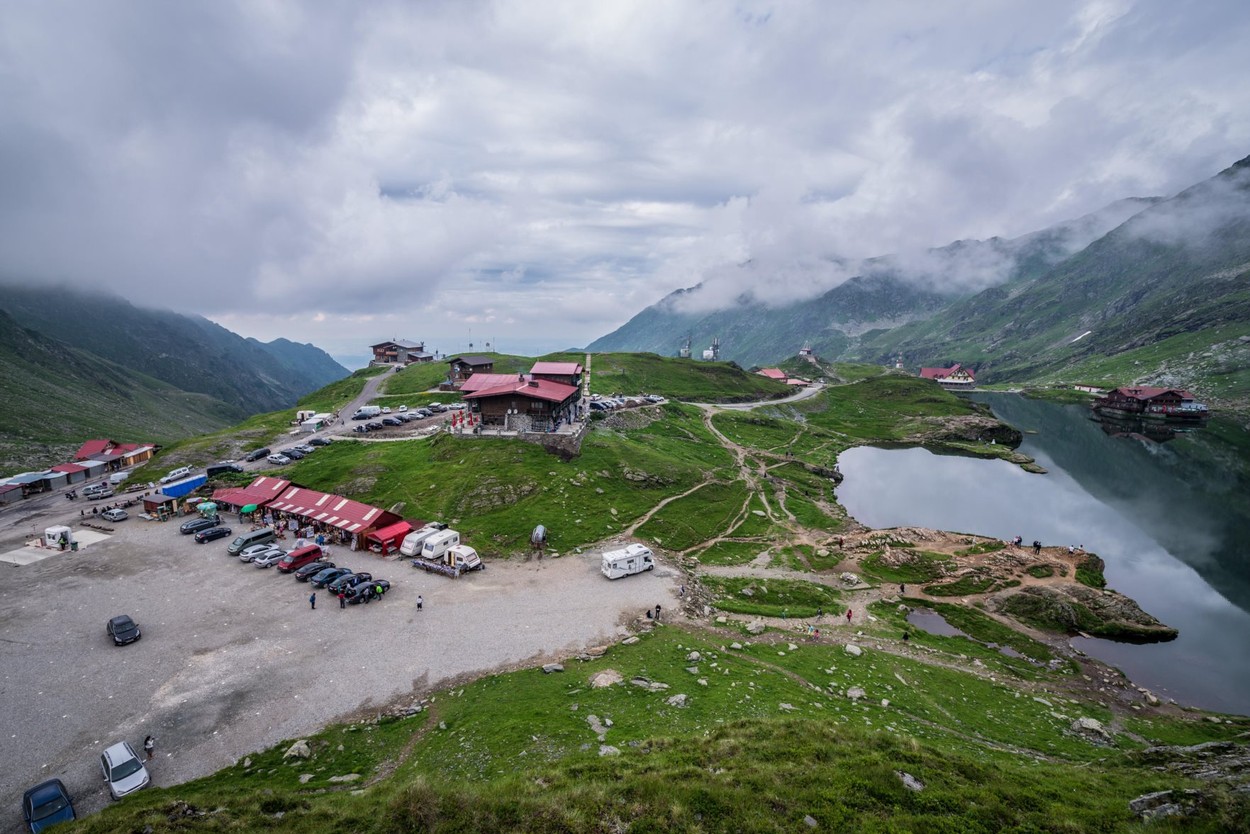 Contradicțiile stării de alertă: Poți merge la munte, dar nu ai unde să stai