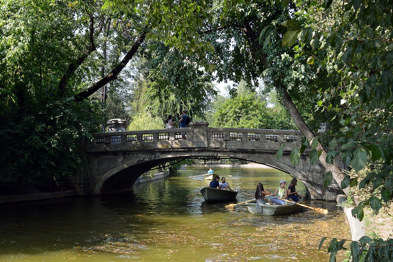 Din acest weekend se deschid parcurile și cimitirele din capitală