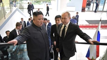 Kim Jong-Un premiat de la distanță de Vladimir Putin cu o medalie jubiliară
