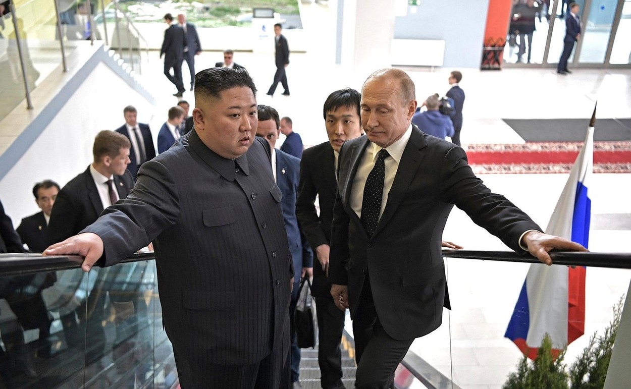 Kim Jong-Un premiat de la distanță de Vladimir Putin cu o medalie jubiliară