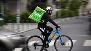 Veniturile platformelor de food-delivery au crescut considerabil în vremea pandemiei
