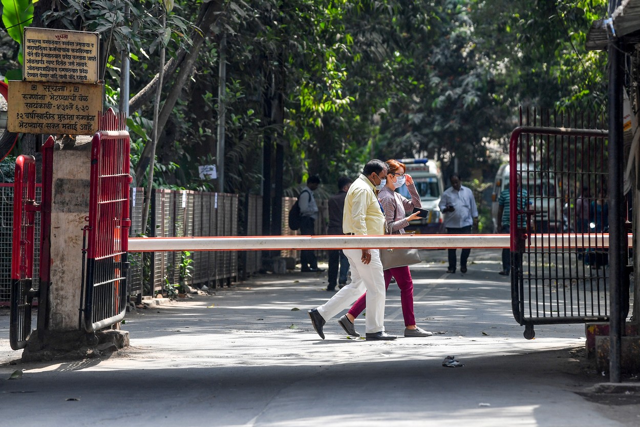 Scenariu înfiorător în India. Mai multe cadavre au fost puse lângă pacienți cu Covid-19