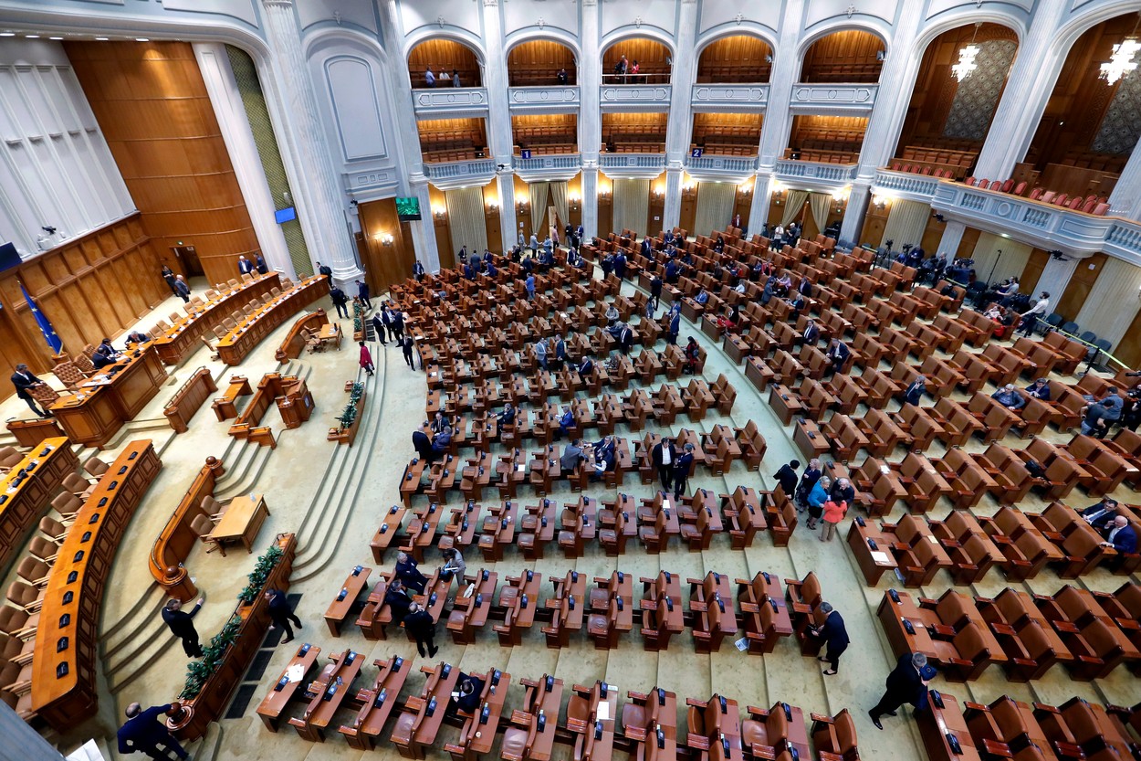 Верхняя и нижняя палата. Парламент Румынии. Румыния парламент 2020. Парламент Румынии внутри. Палата парламента в Бухаресте.