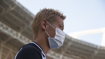 Măștile ajung și pe terenul de fotbal. Apar norme stricte de igienă în Premier League