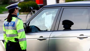 Vela spune că din 15 mai, de fapt, vei putea părăsi localitatea doar dacă stai în zone metropolitane