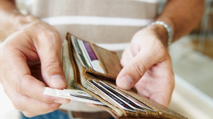 Statul face datorii pentru tine. Fiecare român va contribui cu până la 5.900 de lei la buget