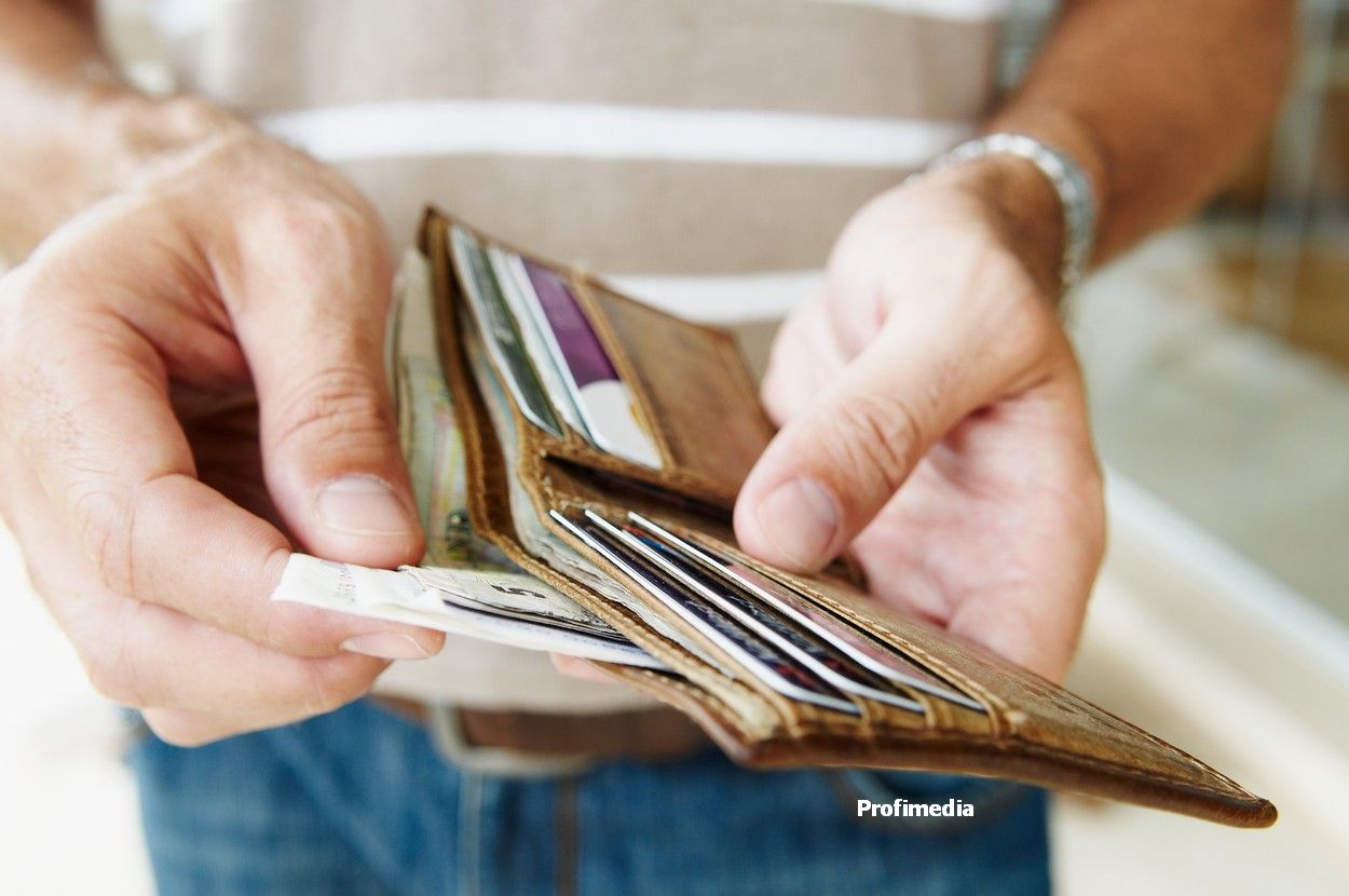 Statul face datorii pentru tine. Fiecare român va contribui cu până la 5.900 de lei la buget