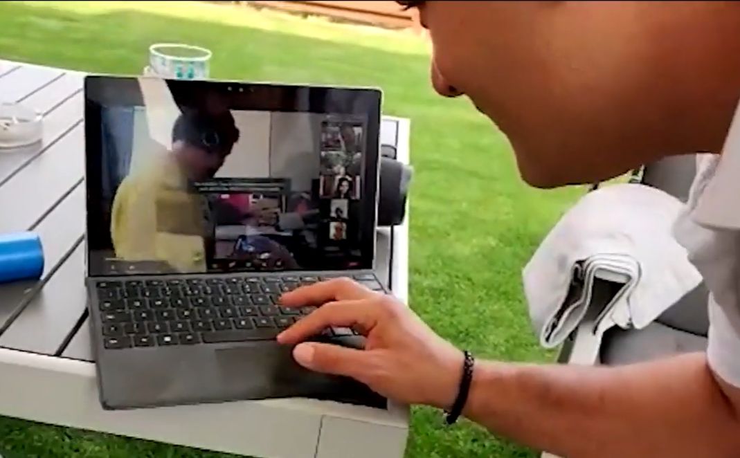 Zoom nu e doar pentru ședințe. Party online cu DJ și concurs de selfie-uri, pentru angajații unei companii din România