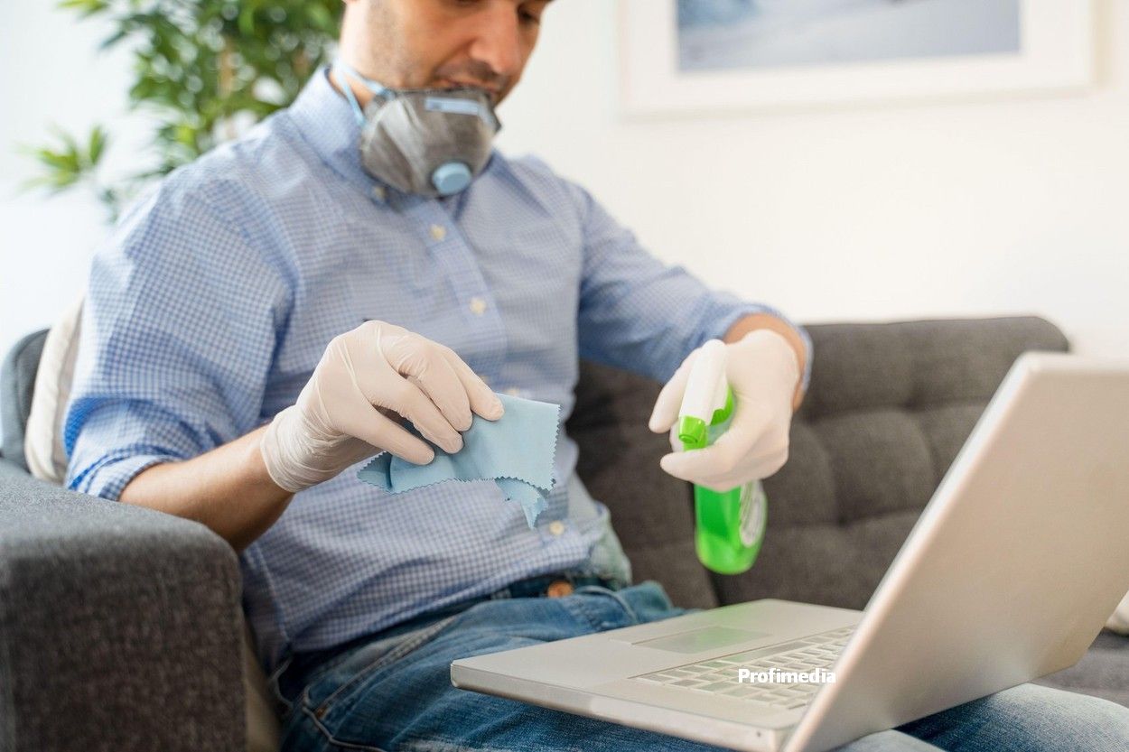 Gadgeturi care te ajută în timpul epidemiei de coronavirus. Masca de protecție SMART și dispozitivul care îți deschide ușa