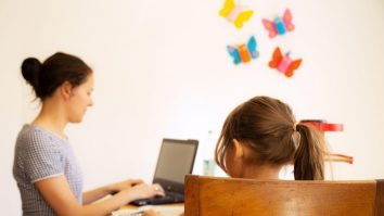 Statul între 4 pereți, dușmanul copilăriei: Copilul tău ar putea avea sentimentul de eşec