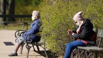 Fără distanțare socială nr. cazurilor de Covid ar crește de 35 de ori