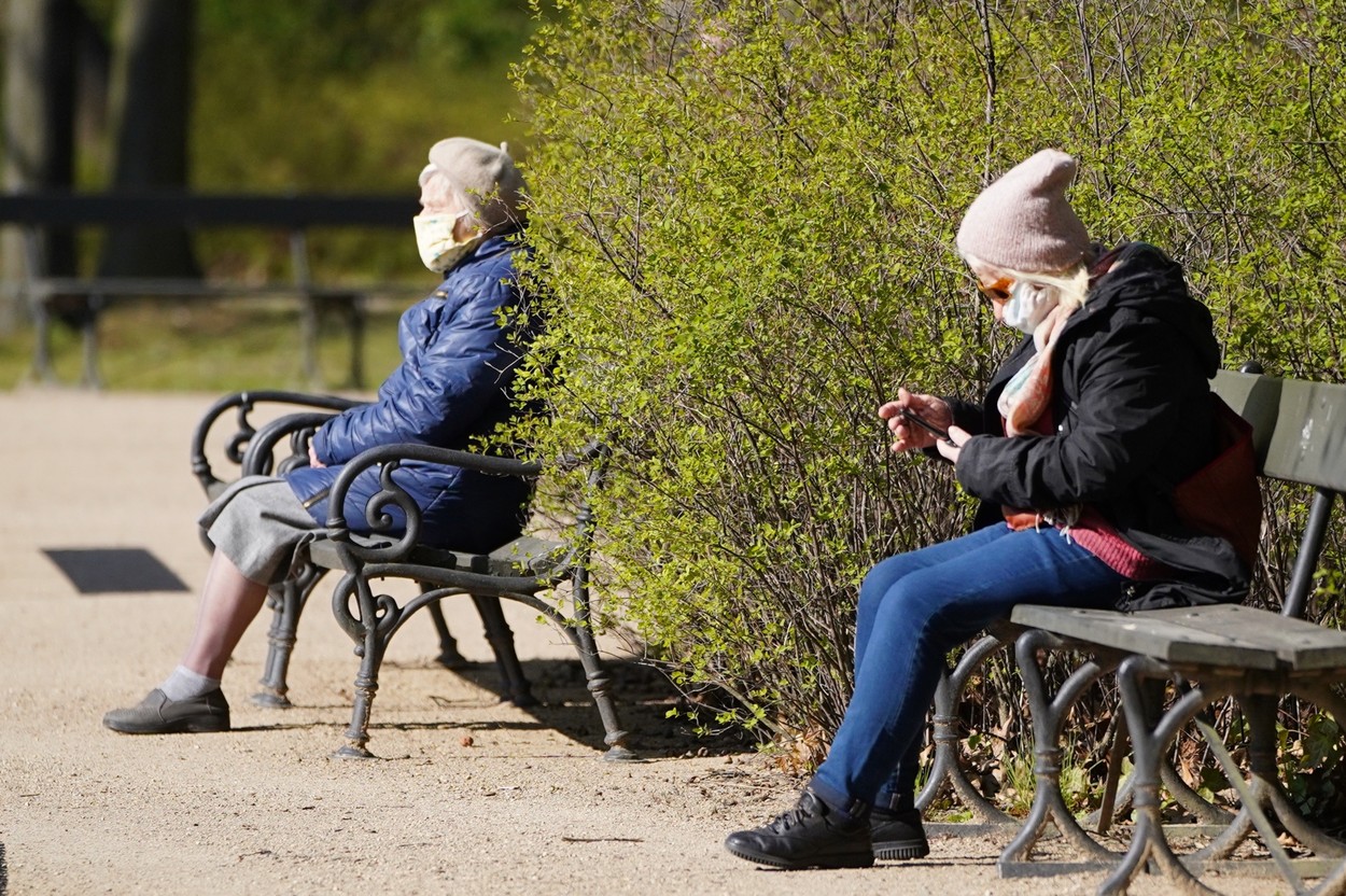 Fără distanțare socială nr. cazurilor de Covid ar crește de 35 de ori