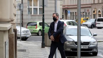 Relația ceho-rusă, umbrită de monumentul sovietic care ar fi dus la tentativa de omor al lui Hřib