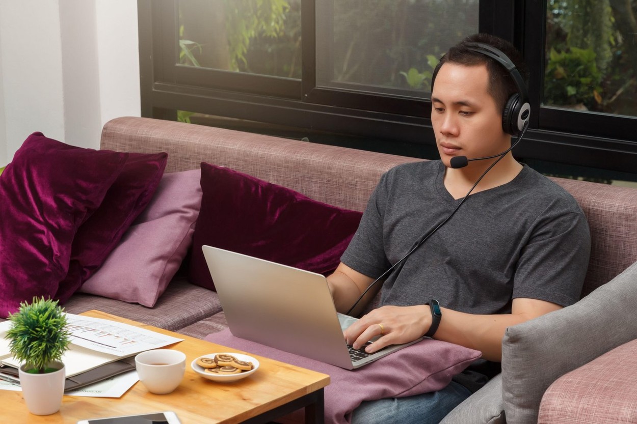 Remote-work rămâne valabil. Dacă ești IT-ist stai acasă până cel puțin la toamnă