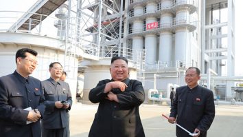 Teoria conspirației. Jurnaliștii au depistat un semn misterios pe mâna lui Kim Jong-Un