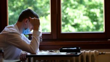 Bacul în era distanțării sociale: Foile de examen, însoțite de măști și dezinfectant, în Ungaria