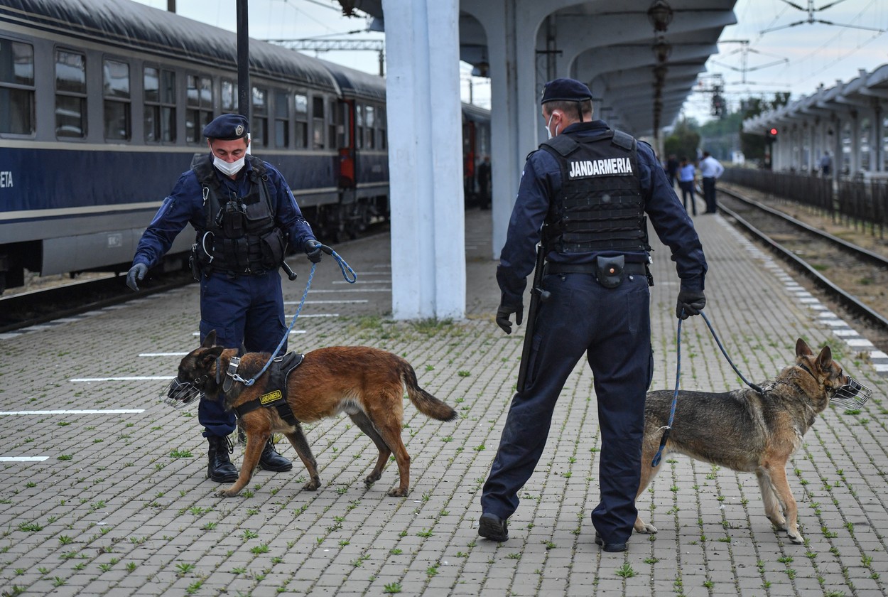 În starea de alertă sunt restrânse aceleași drepturi doar că într-un mod mai subtil