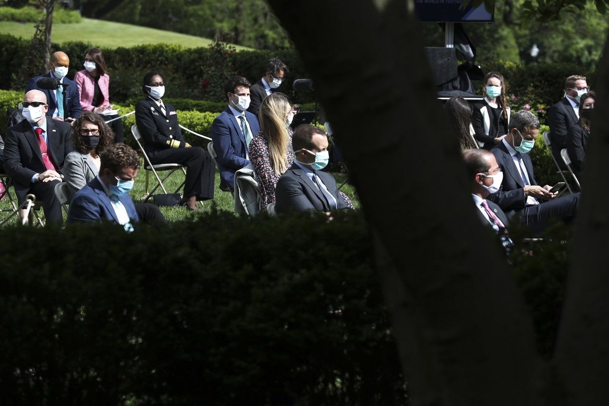 Casa Albă obligă oficialii să poarte măști, după ce doi angajați au fost testați pozitiv cu Covid-19