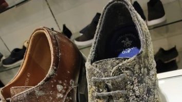 Surpriza de care au avut parte angajații un mall: Genți, curele și pantofi îmbâcsiți cu mucegai