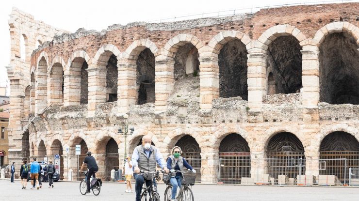 Italienii, răsplătiți de Guvern cu câte 500 de euro dacă își cumpără biciclete sau scootere electrice