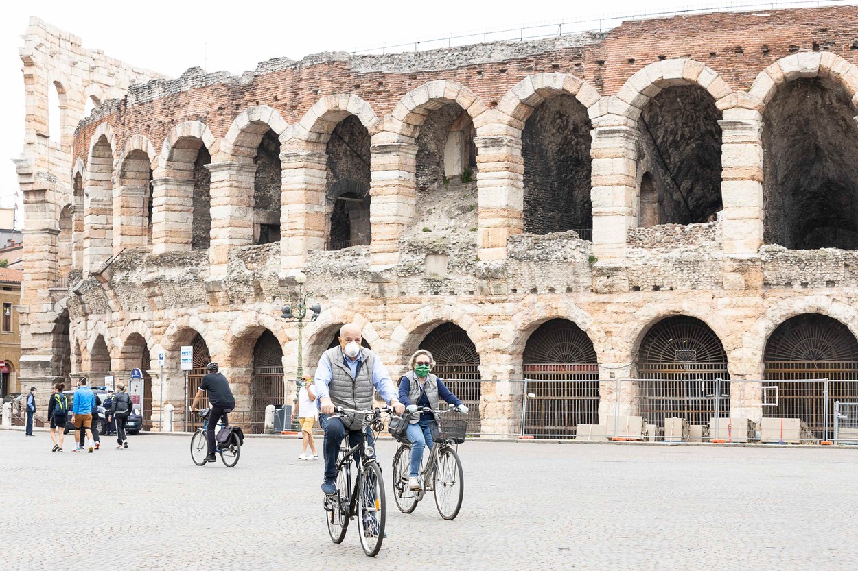 Italienii, răsplătiți de Guvern cu câte 500 de euro dacă își cumpără biciclete sau scootere electrice