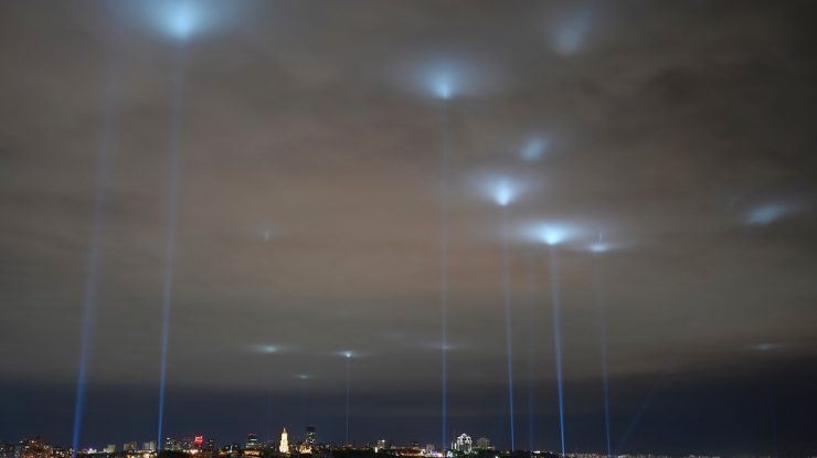 Imagini rupte parcă dintr-un film SF. Flashmob-ul OZN-urilor deasupra unor oraşe din Ucraina